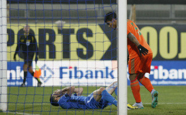 Скандалното прекратяване на Левски - Литекс в СНИМКИ