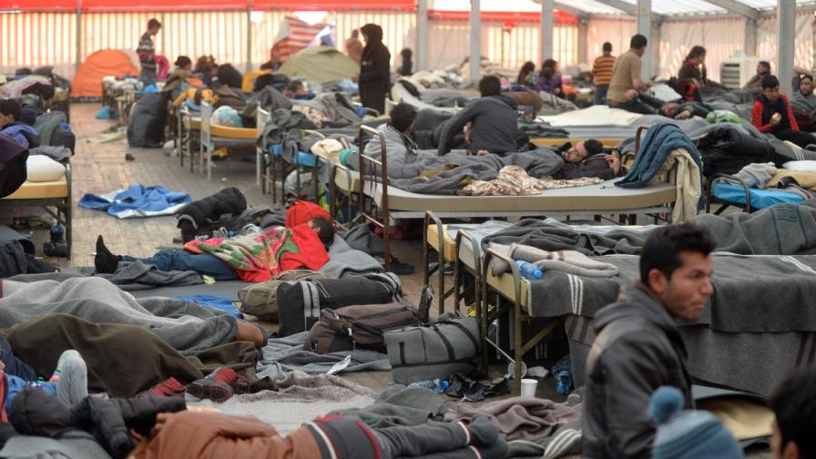 Все повече умишлени палежи в бежански лагери