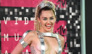 Най-шокиращите визии на Майли Сайръс през 2015