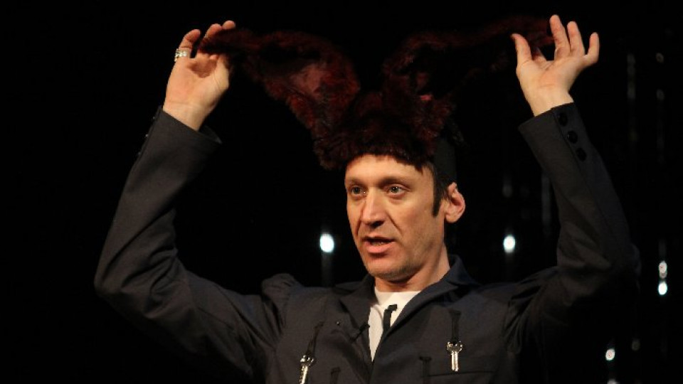 Деян Донков в образа на Дракула