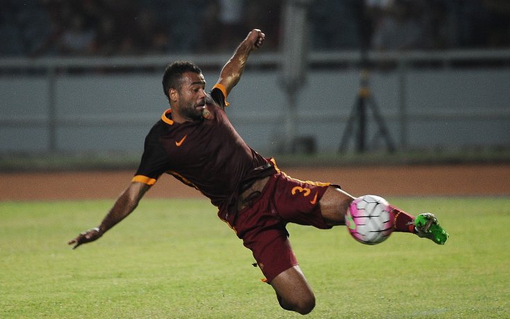 Ашли Коул близо до конкракт с ЛА Галакси