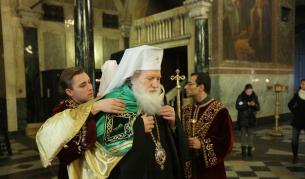 Патриарх Неофит се помоли за българите