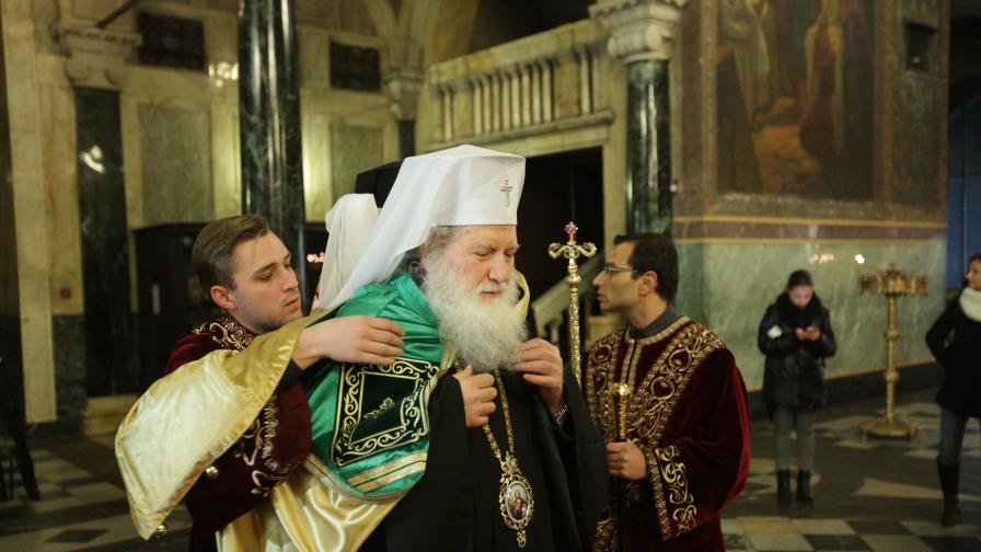 Патриарх Неофит се помоли за българите