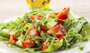 Как да си приготвим лека и вкусна следпразнична салата