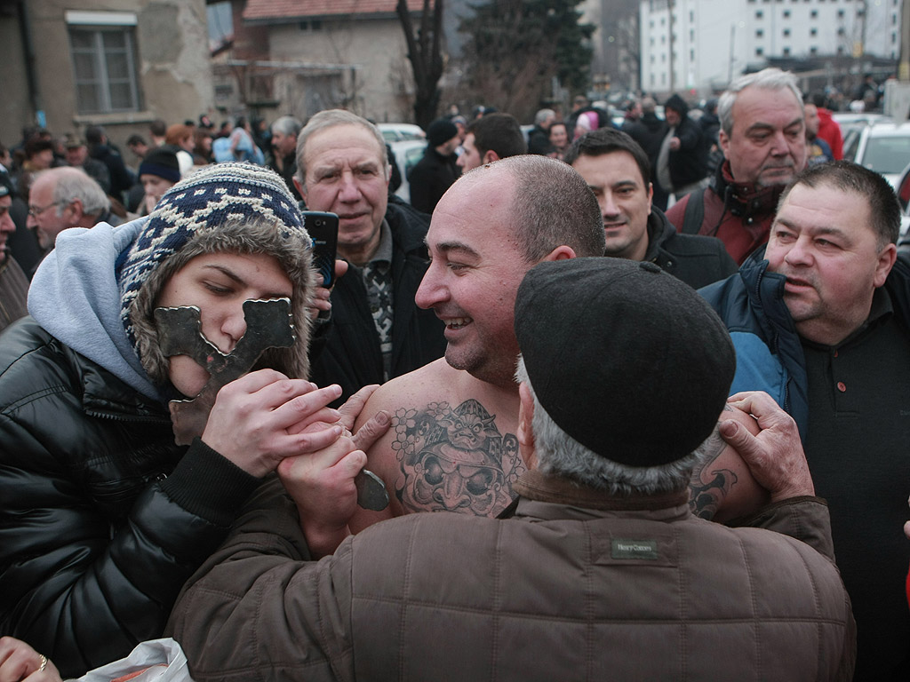 32-годишният Стефан Цеков извади кръста на Богоявление от водите на река Джерман при Наков мост в Дупница.