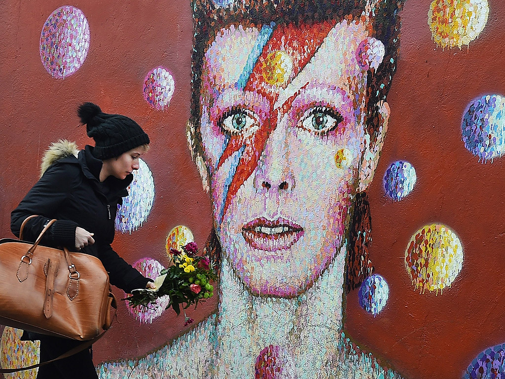 Британската роклегенда Дейвид Бауи почина след дълга борба с рака