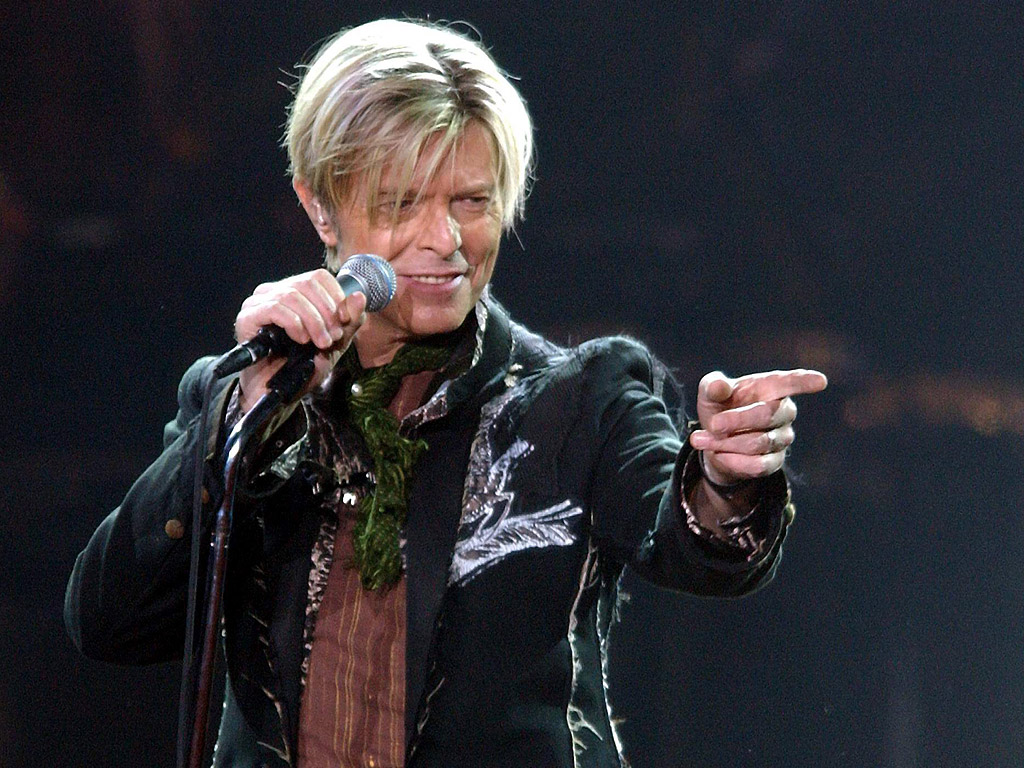 Британската роклегенда Дейвид Бауи почина след дълга борба с рака