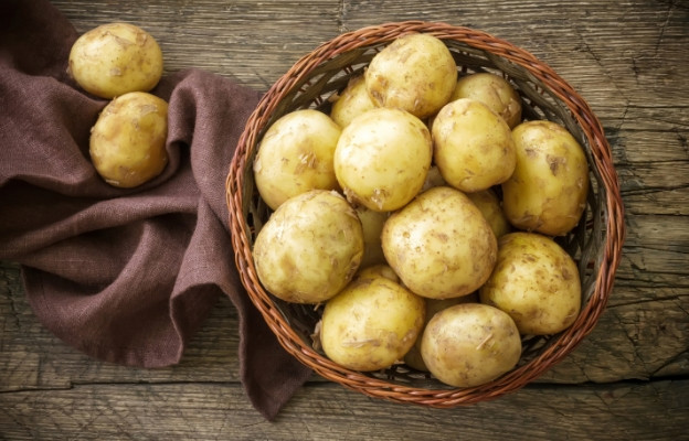 Най-скъпите картофи - Прочутите картофи от западното крайбрежие на Франция, по-точно от остров Ноармутие, струват около 500 евро за килограм. Оказва се, че този хранителен продукт може да струва цяло състояние, ако се тори с морски водорасли. Имат леко солен морски привкус с едва уловим лимонов аромат и се събират веднъж годишно ръчно, за да не бъдат наранени поради крехкостта си.