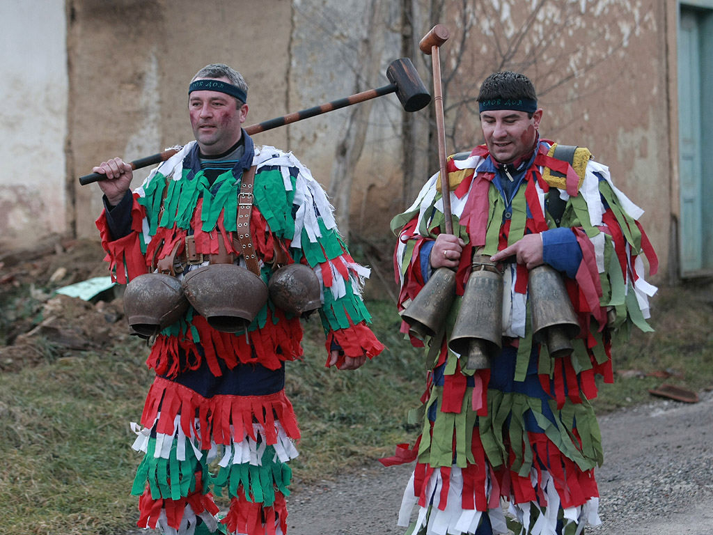 Сурвакарски игри в селата Еловдол, Чепино, Габровдол и Кошарево