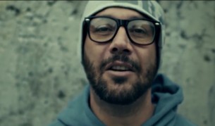 Лео с нова песен, учи децата си на български (видео)