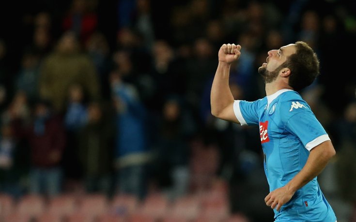 Наполи бетонира Игуаин с мощна клауза