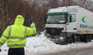 Шофьор на тир почина в Прохода на Републиката