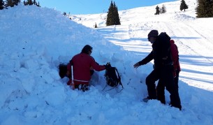Планинската спасителна служба на БЧК симулира спасяване хора при в лавина