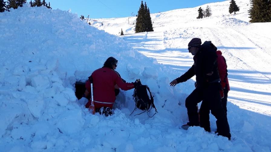 Планинската спасителна служба на БЧК симулира спасяване хора при в лавина