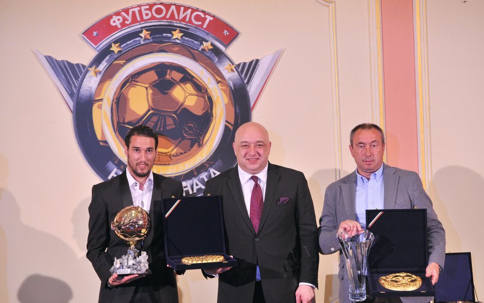 Стоилов е треньор номер 1 на България за 2015 година
