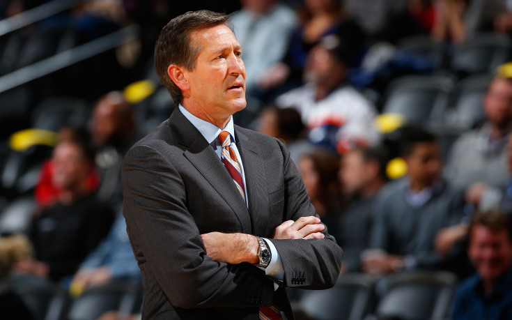 Финикс Сънс уволни Джеф Хорнасек