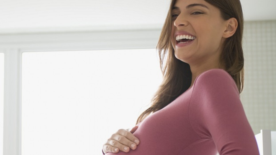 От плач до смях – какво им става на бременните?