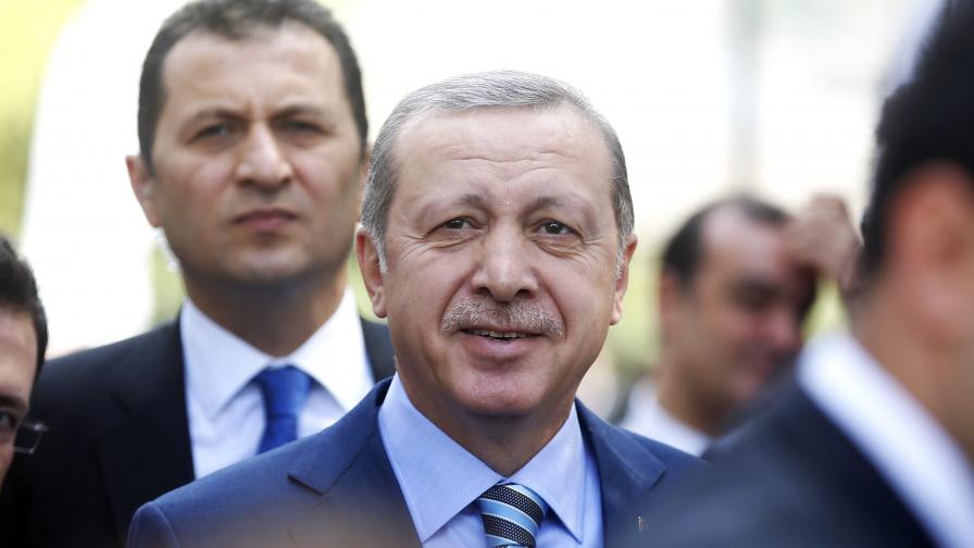 Фамилията на Ердоган с милиони от тайна сделка за кораб