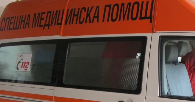 Автобус от градския транспорт и багер катастрофираха на пътя Варна