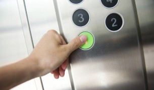 Семейство с бебе пропадна с асансьор на метрото в "Младост"