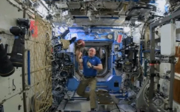 ВИДЕО: Американски футбол в Космоса