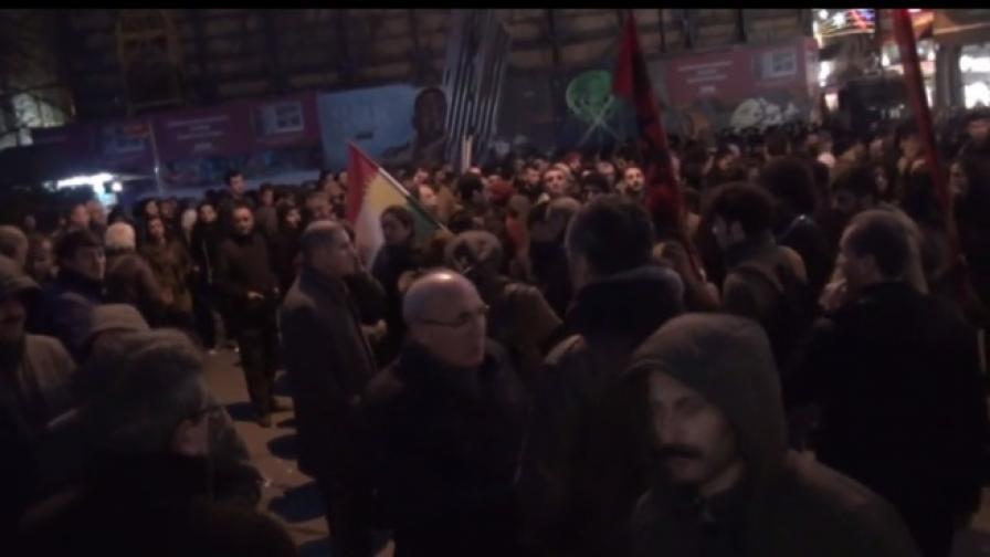 Протести в Париж и Истанбул завършиха с арести