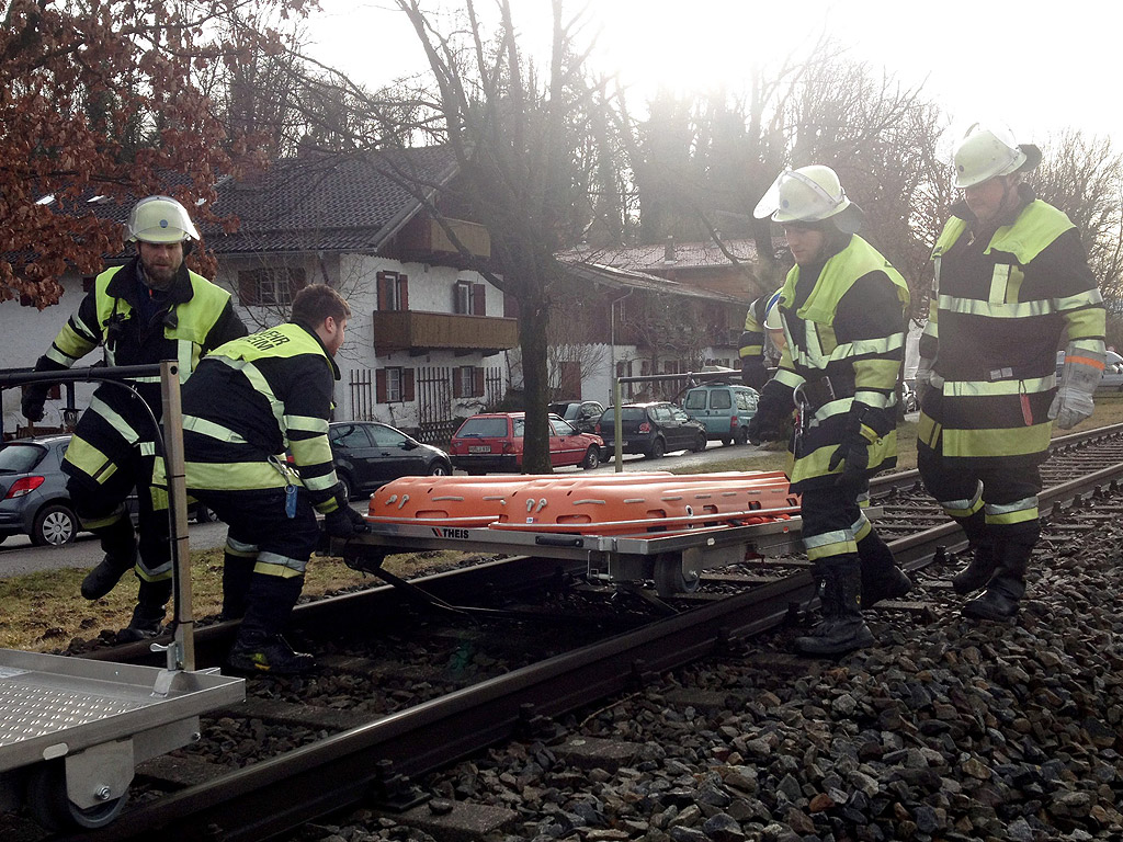 Два пътнически влака са се сблъскали в германската провинция Бавария. Най-малко четирима души са загинали, а десетки са ранени, съобщава Би Би Си, позовавайки се на информация от полицията. Десет от ранените са в тежко състояние.