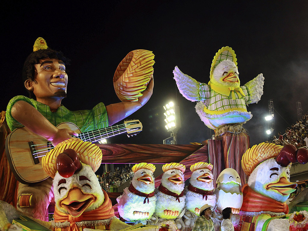 Карнавалът в Рио Де Жанейро се провежда въпреки вируса зика и финансовите проблеми на Бразилия