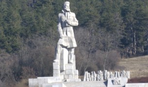 Планират ремонт на паметника на Ботев в Калофер