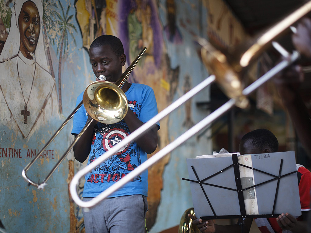 Проекта Класическа музика във бедняшкия квартал Корогочо в Найроби