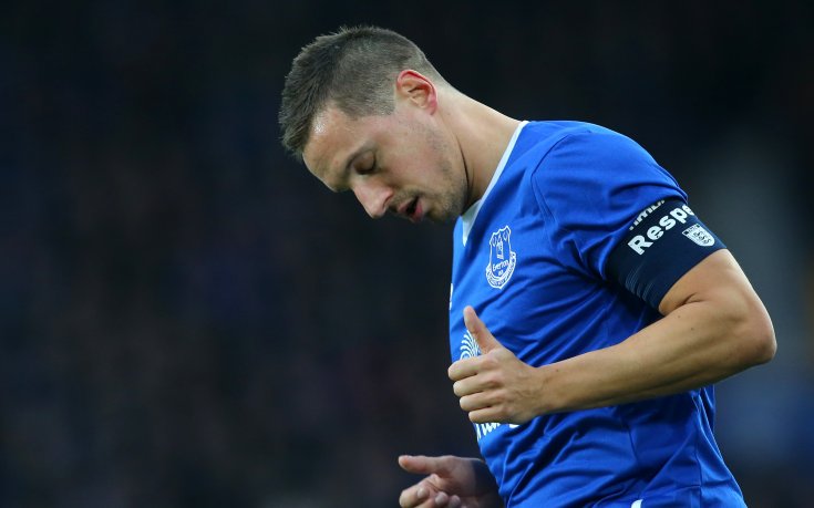 И капитанът на Евертън поема към Китай за много милиони