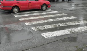 Кола блъсна и уби жена на пешеходна пътека