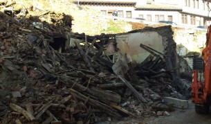 Срути се сграда в центъра на Велико Търново (видео)