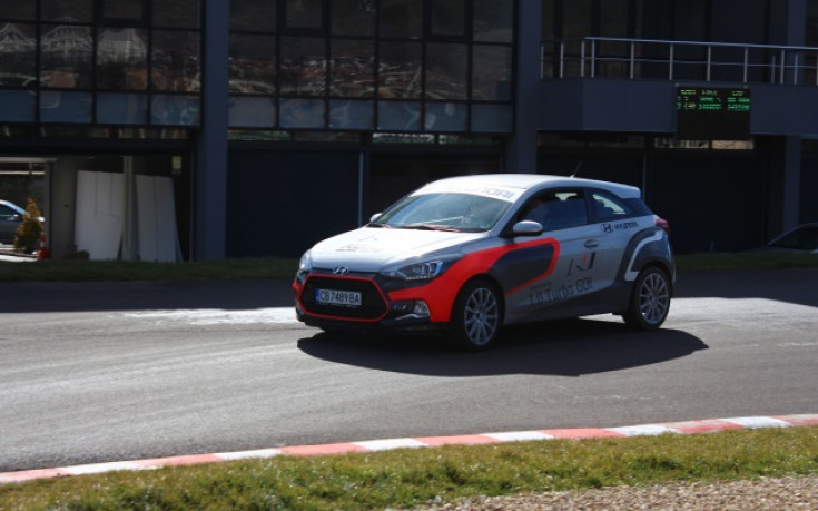 Пилотите на Hyundai Racing Trophy с подготвителен лагер преди старта на сезона