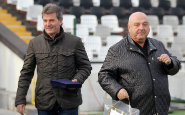 Любимата дъвка на Венци Стефанов и изтърканата плоча