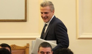 Москов: Здравната реформа не е посечена