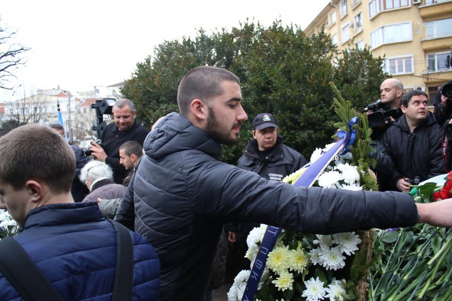 Левски Божидар Краев Апостола паметник годишнина1