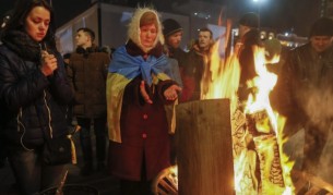 Напрежение в Киев, палят гуми и контейнери за боклук