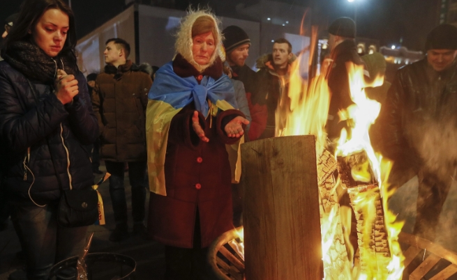 Напрежение в Киев, палят гуми и контейнери за боклук