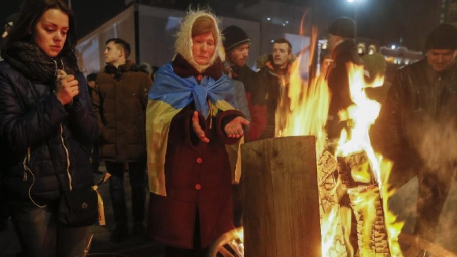 Напрежение в Киев, палят гуми и контейнери за боклук