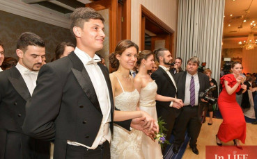 За валса, виенския бал и връзката им с футбола