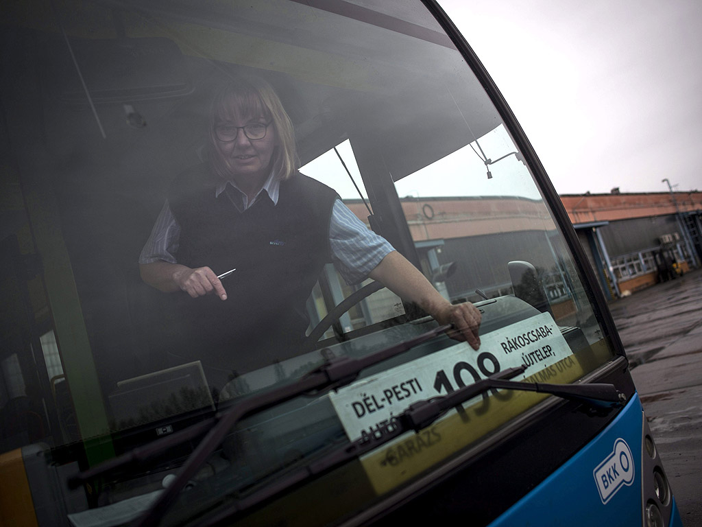 Девет унгарски жени професионалисти, които преследват кариера в професии, доминирани от мъжете.