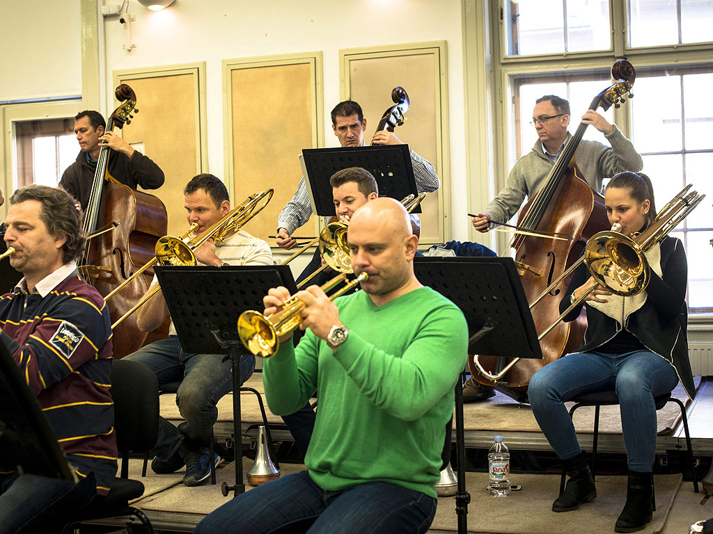 Девет унгарски жени професионалисти, които преследват кариера в професии, доминирани от мъжете.