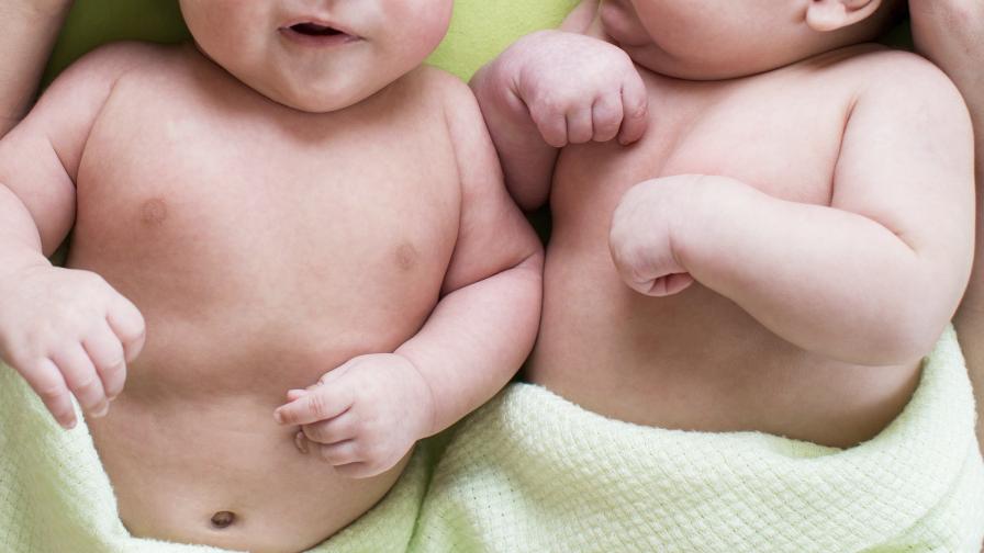 Медицинско чудо: Близнаци от двама различни бащи