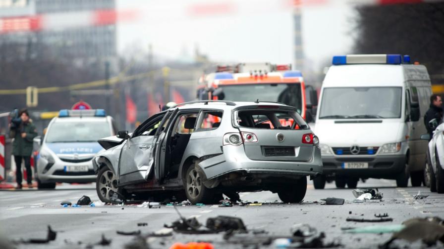 Бомба в кола избухна в центъра на Берлин