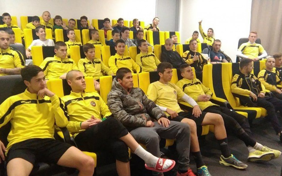 Юношите на Ботев се запознаха с историята на клуба