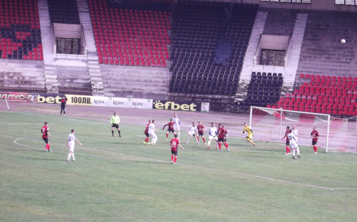 СНИМКИ: Локо Сф пробва сили срещу тим от Б група, но загуби