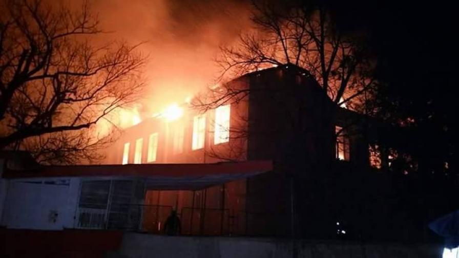 Пожар в училище в Карнобат