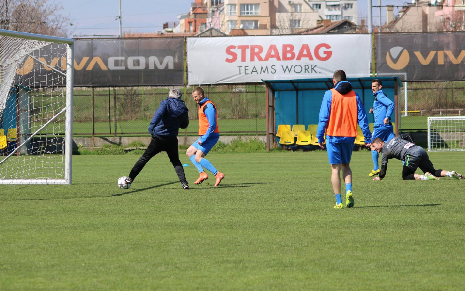 СНИМКИ: Левски тренира с 12 полеви, двама вратари, Стоев и Вълчинов