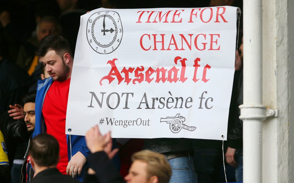 Дейвид Сиймън: Ако Арсенал уволни Венгер, ще страда като Юнайтед